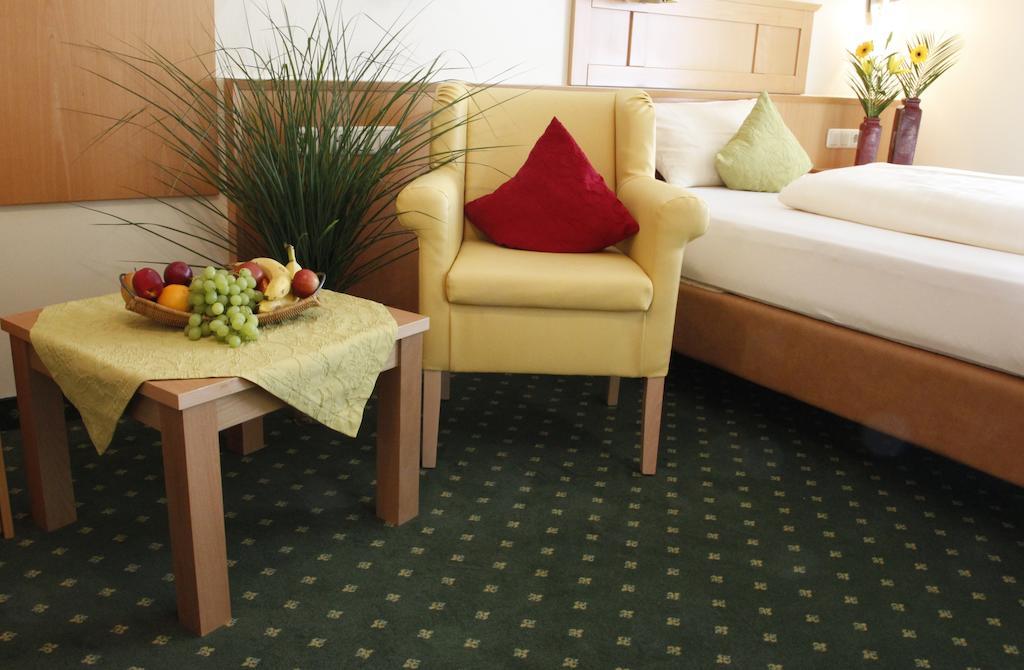 Apart-Hotel Pension Rossmayer Bad Fussing Room photo
