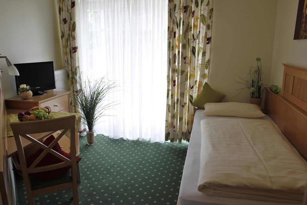 Apart-Hotel Pension Rossmayer Bad Fussing Room photo
